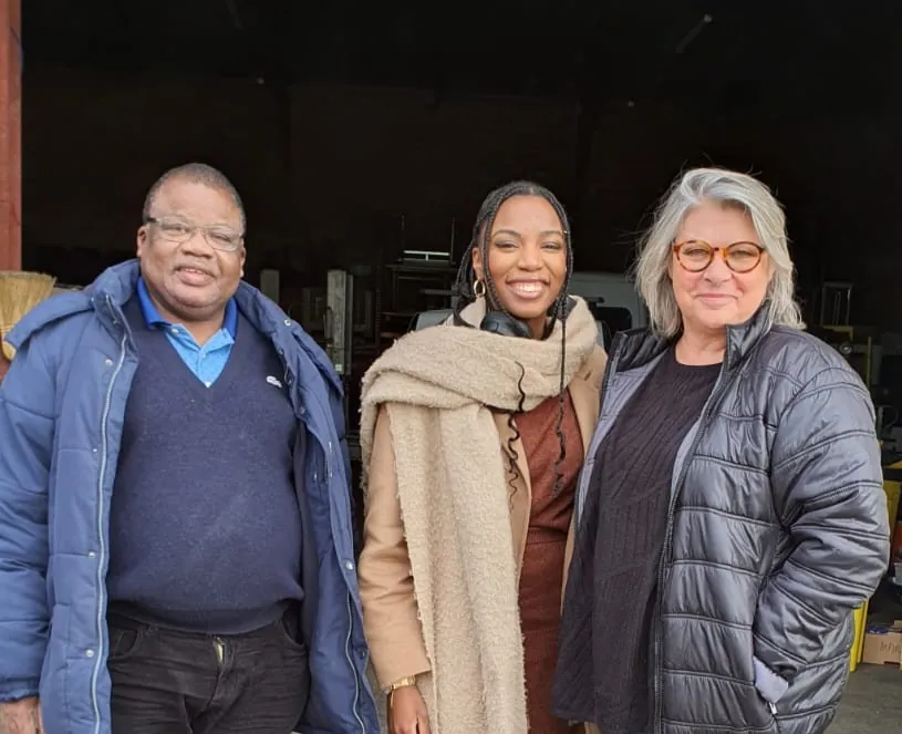 Mélody et Jean-Claude avec Isabelle, responsable du pôle Éducation d'EDA