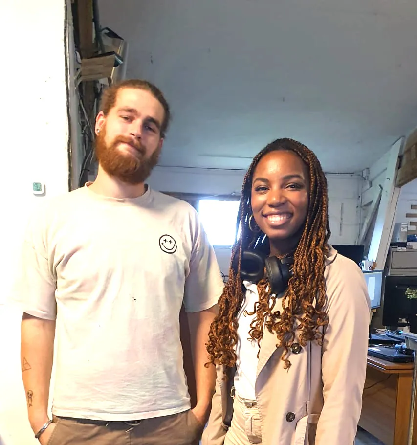 Mélody avec Mattéo, conseiller numérique chez Ordisol