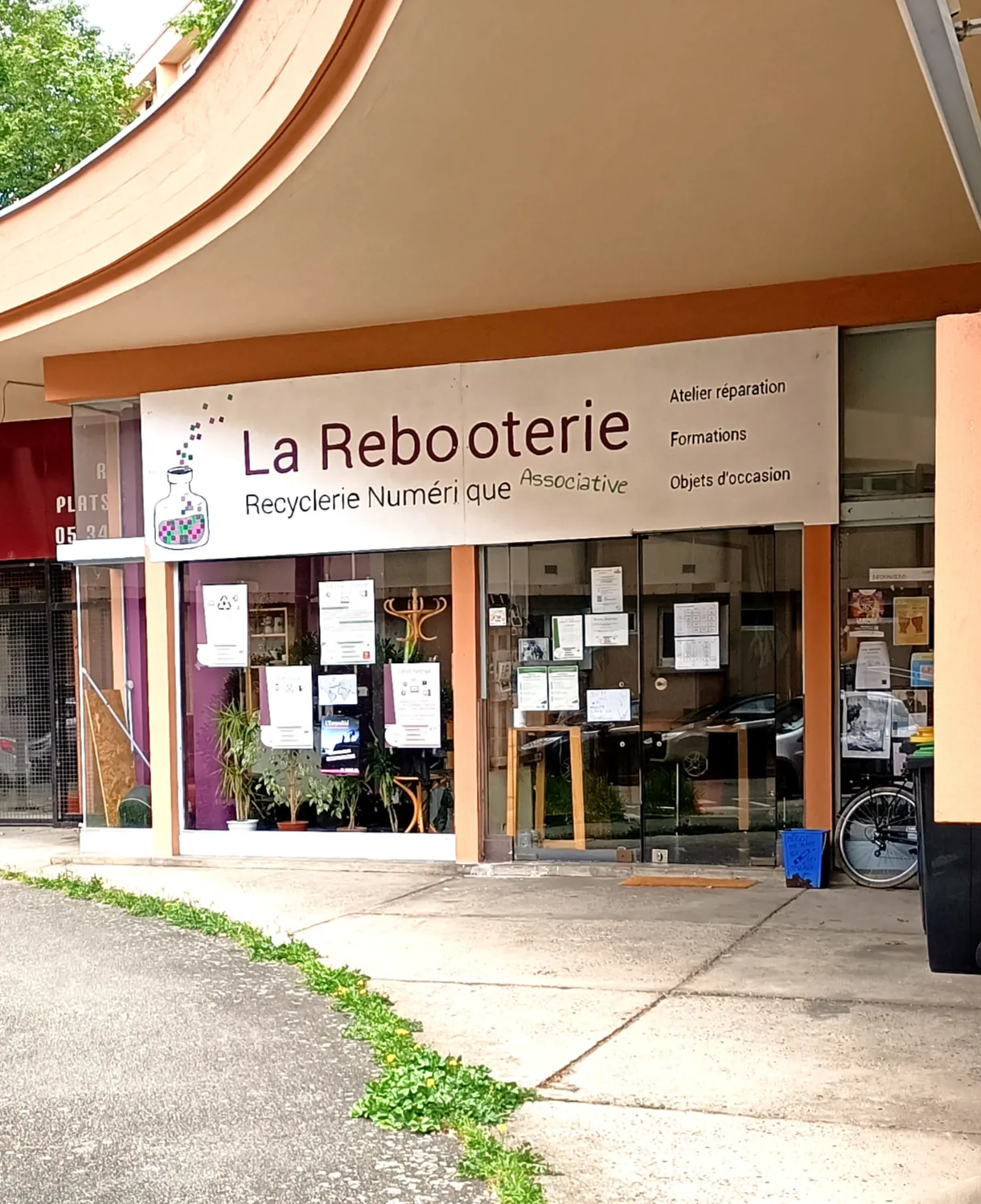 La façade de La Rebooterie, recyclerie numérique