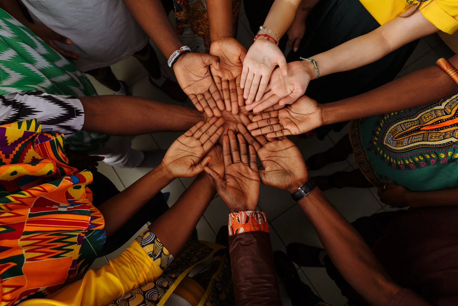 Toutes les mains dans